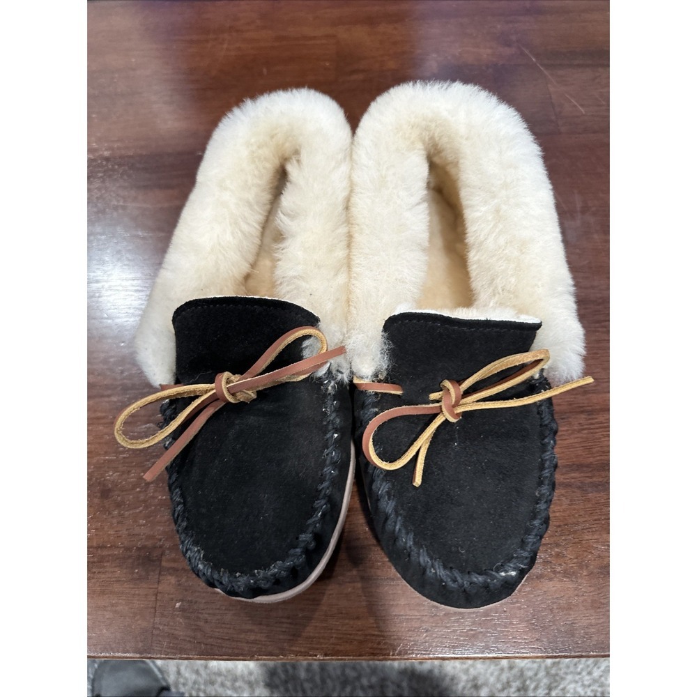 NEW MINNETONKA Women's Alpine Black Suede Sheepskin Fur Moccasin Slippers Size 6